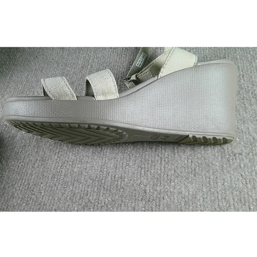 Crocs Leigh II Ankle Strap Wedge Sandals Beige Canvas Womens Size 9 202501
